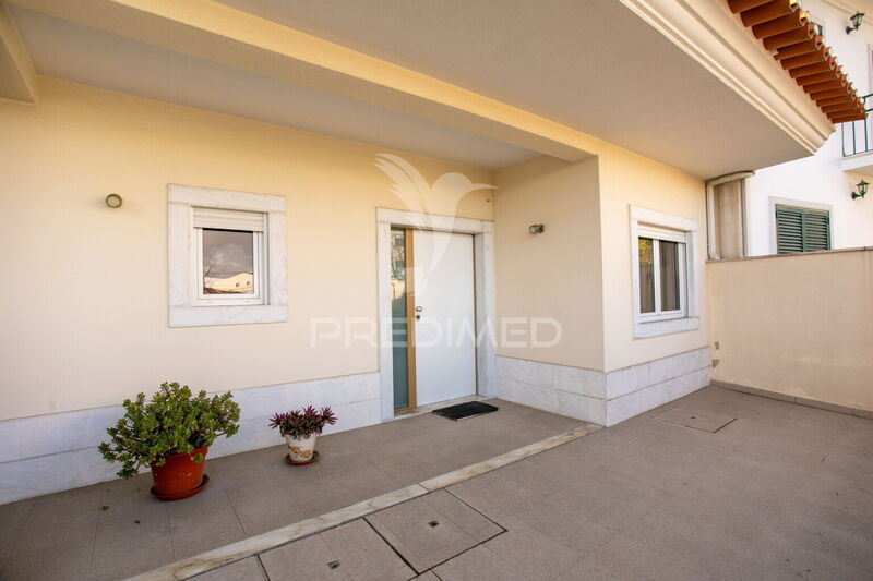 House 7 bedrooms Modern Loures - double glazing, garage, attic, barbecue, air conditioning, solar panels, swimming pool