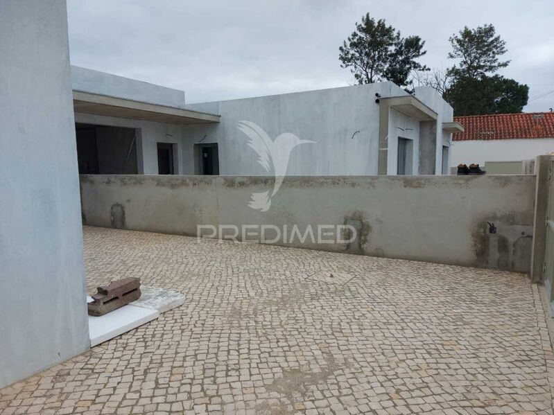 Moradia V4 Térrea em construção Setúbal - chão flutuante, lareira, piscina, isolamento térmico, garagem, vidros duplos, bbq