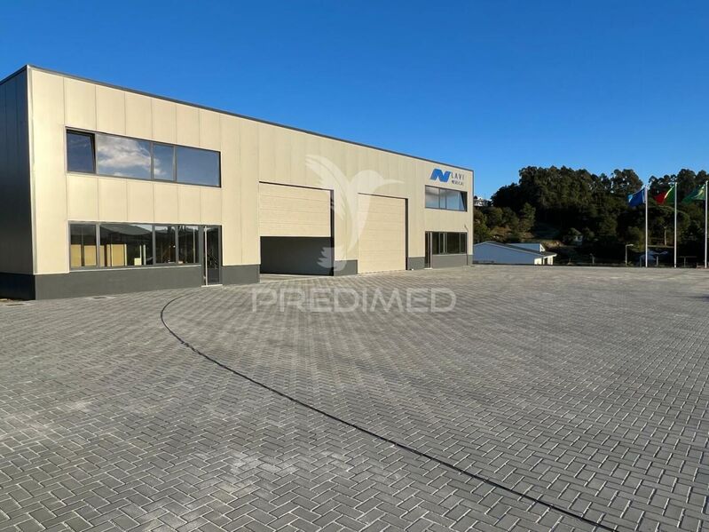 Armazém novo com 810m2 Barcelos - wcs, estacionamento