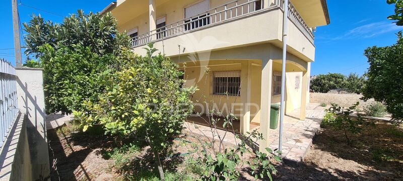 House Isolated in the center V6 Fernão Ferro Seixal - balconies, plenty of natural light, fireplace, balcony, attic