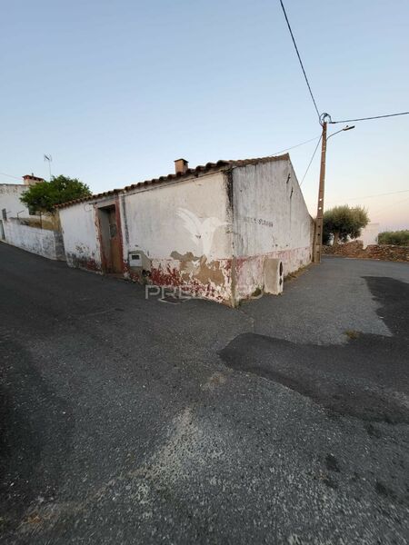 House V2 in the center Almodôvar