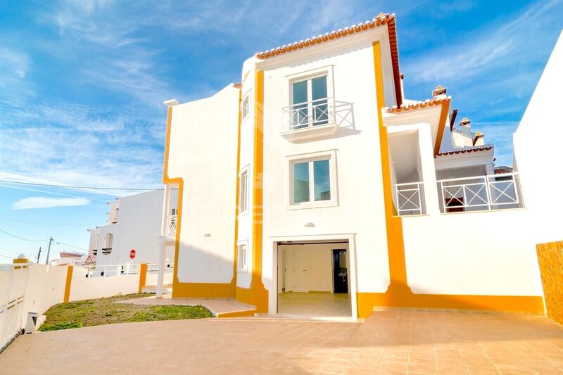 House 4 bedrooms in the center Ericeira Mafra - garage, fireplace, balcony, double glazing, equipped kitchen, air conditioning, barbecue, terrace, parking space, sea view