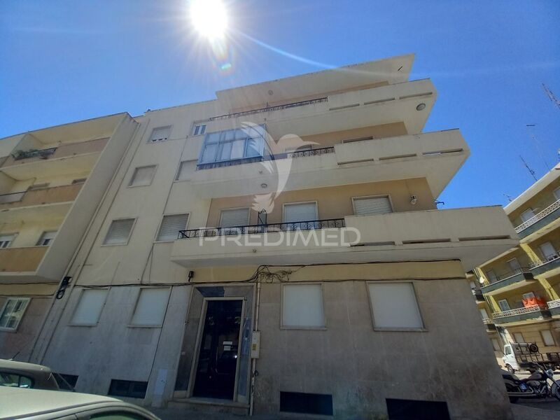 Apartamento T2 Remodelado em zona central Setúbal - varanda, vidros duplos, jardim