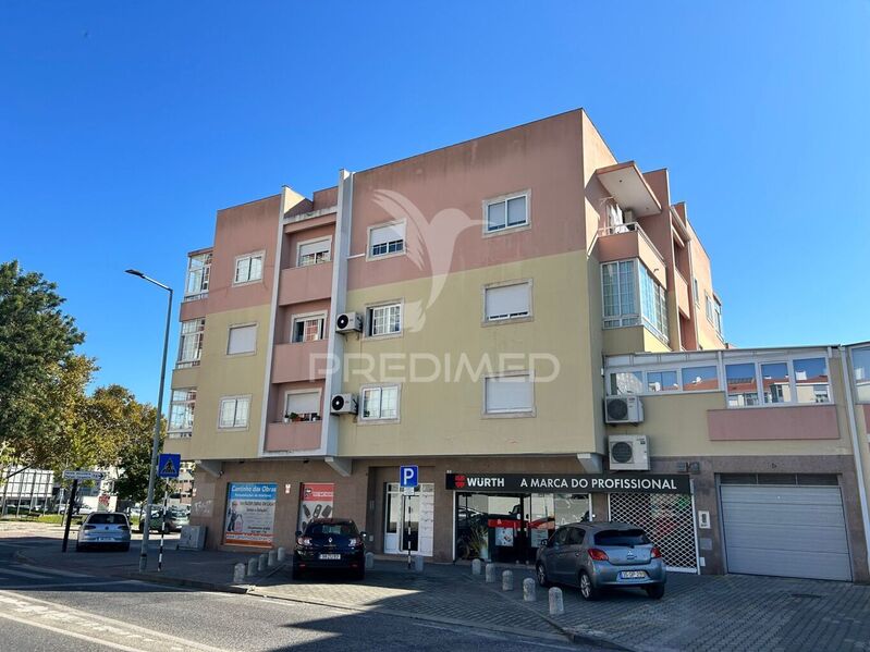 Apartamento T3 Amora Seixal - sótão, arrecadação, parqueamento