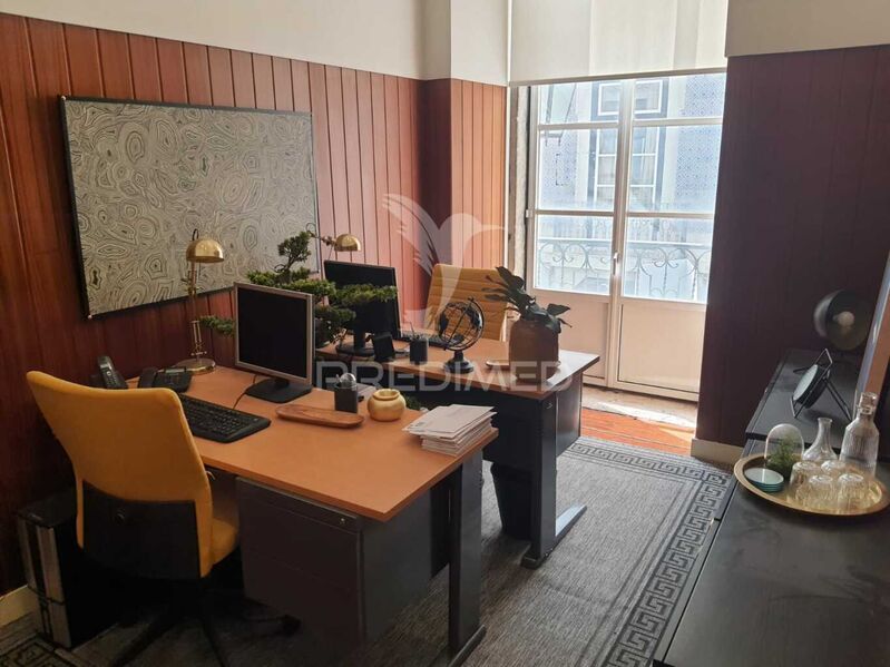 Office Modern in the center Santa Maria Maior Lisboa - furnished, plenty of natural light, kitchen