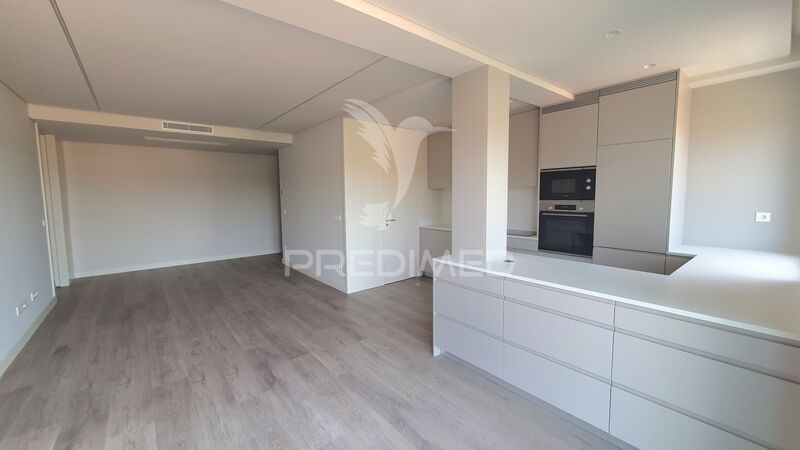 Apartamento T2 novo Madalena Vila Nova de Gaia - vidros duplos, varanda, ar condicionado, condomínio fechado