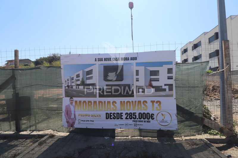 Moradia nova em construção V4 Ribeirão Vila Nova de Famalicão - cozinha equipada, aquecimento central, excelente localização