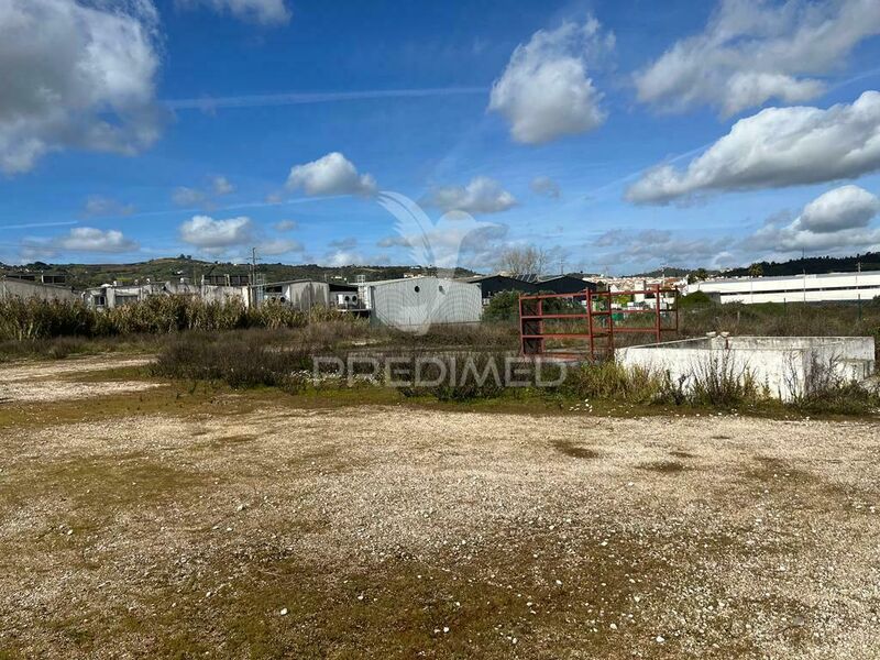 Terreno com 8140m2 Santo Estêvão Alenquer - água, electricidade