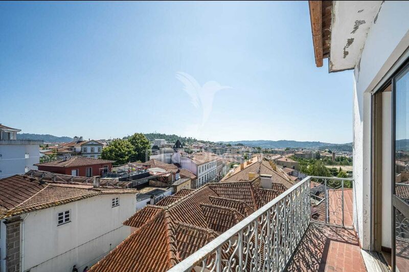 Apartment T3 in the center Fafe - kitchen, balcony