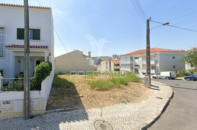 Lote novo com 375m2 Odivelas