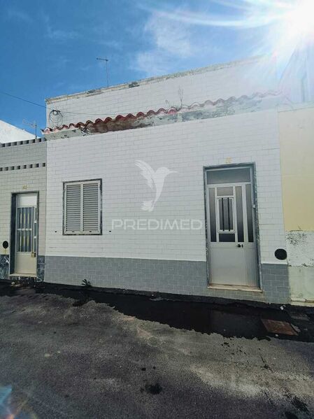 House V3 Typical well located Olhão - equipped kitchen, terrace