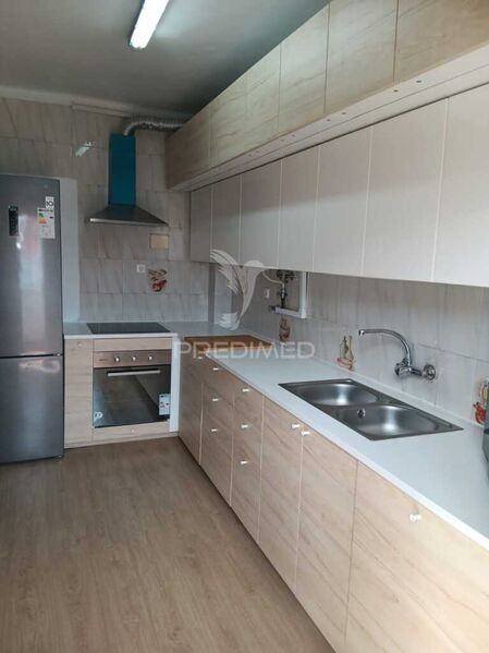 Apartamento T3 Remodelado Almada - varanda, marquise, 1º andar, vidros duplos, ténis