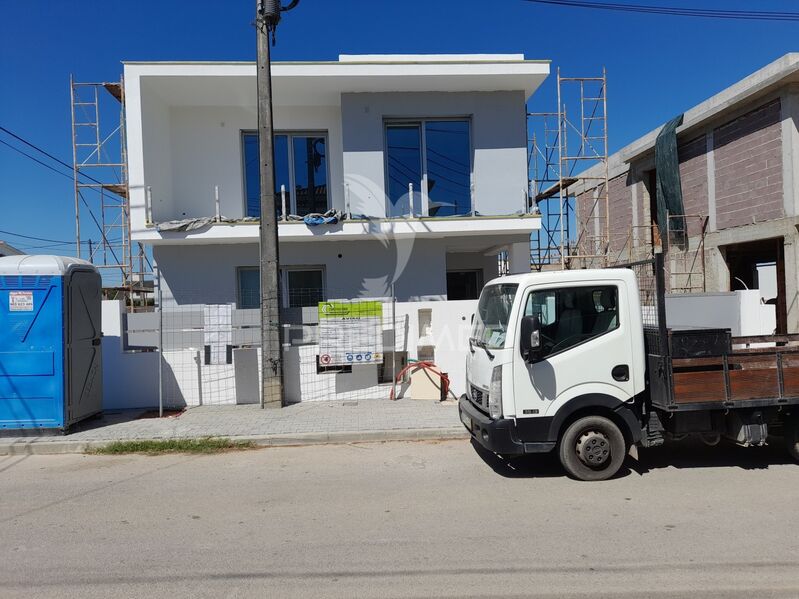 House nouvelle V4 Fernão Ferro Seixal - balconies, swimming pool, balcony, garage, barbecue