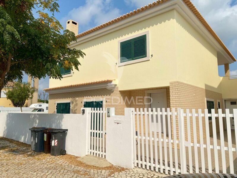 House Isolated 4 bedrooms Pinhal Novo Palmela - garden, terrace, backyard, swimming pool, attic, barbecue, garage, fireplace, air conditioning