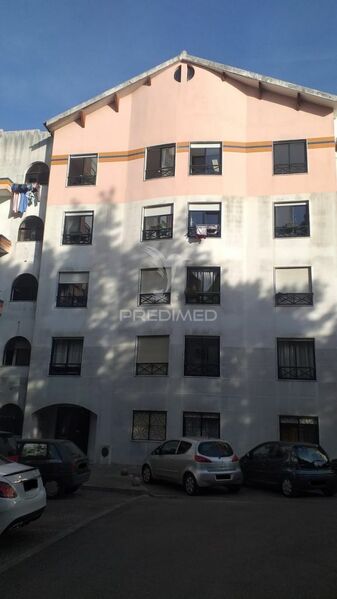 Apartment T4 Refurbished in good condition Algueirão-Mem Martins Sintra - lots of natural light, quiet area, balcony, balconies