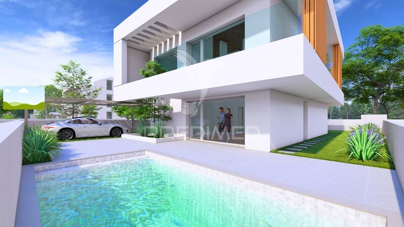 House V4 Isolated Almada - garden, solar panels, balcony, swimming pool