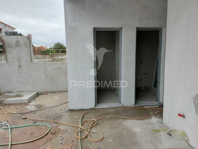 Moradia V4 Térrea em construção Setúbal - bbq, vidros duplos, lareira, chão flutuante, isolamento térmico, garagem, piscina