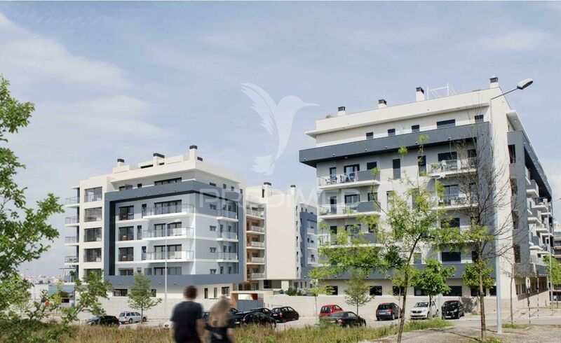 Apartment T3 Seixal - garden, solar panels, central heating, playground, condominium, balcony, store room