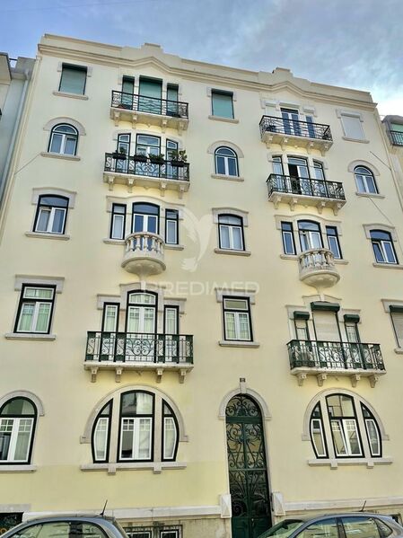 Apartment excellent condition T4 Arroios Lisboa - kitchen, equipped, barbecue