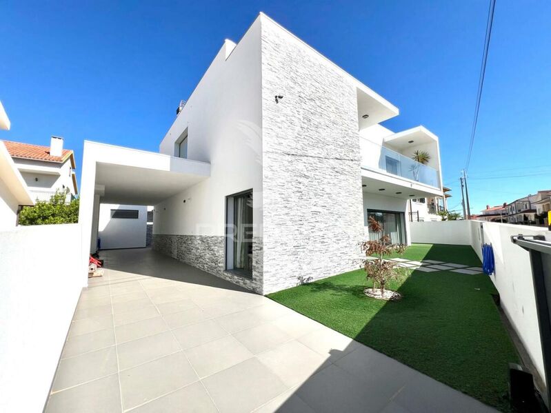 House Modern 4 bedrooms São João Batista Entroncamento - balconies, balcony, garage, video surveillance, fireplace, barbecue, solar panels, air conditioning, store room, automatic gate