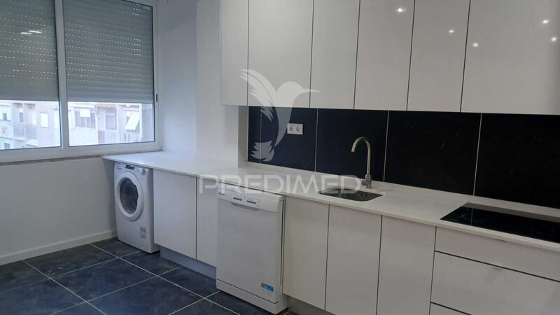 Apartment T2 Renovated in the center Falagueira Amadora - double glazing