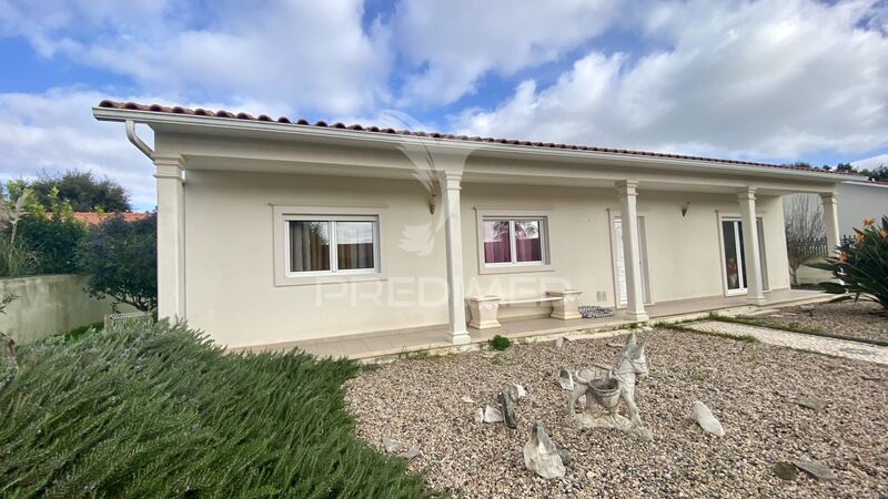 House V3 well located Aljubarrota Alcobaça - automatic gate, garage, barbecue, fireplace, garden