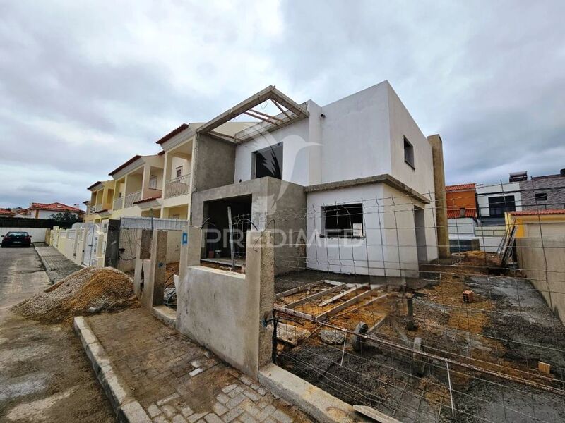 House 3 bedrooms Setúbal - garden, fireplace, equipped kitchen, double glazing, barbecue, garage, air conditioning, balcony