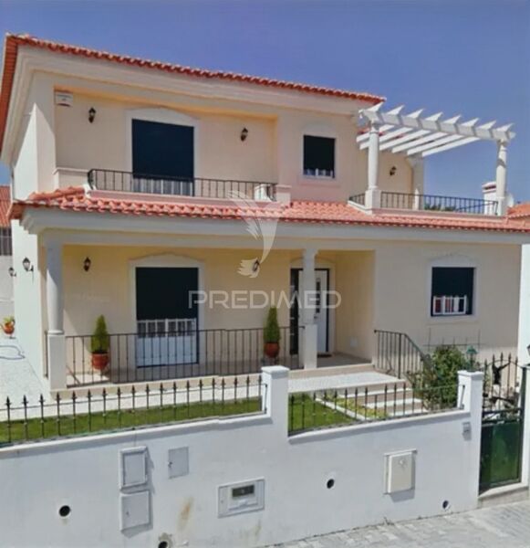 House in the countryside 4 bedrooms Bombarral - plenty of natural light, garage, garden, terrace, fireplace, barbecue