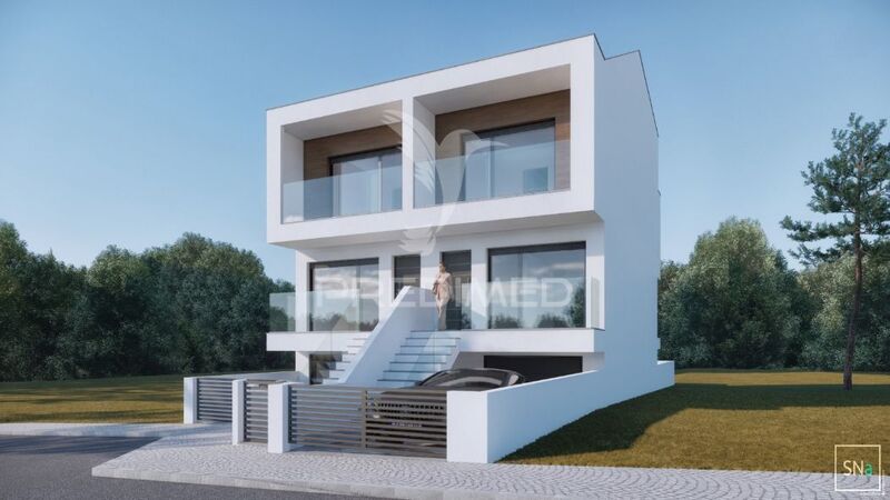 House V2 nueva townhouse Corroios Seixal - swimming pool, solar panels, attic, balcony, garden, garage