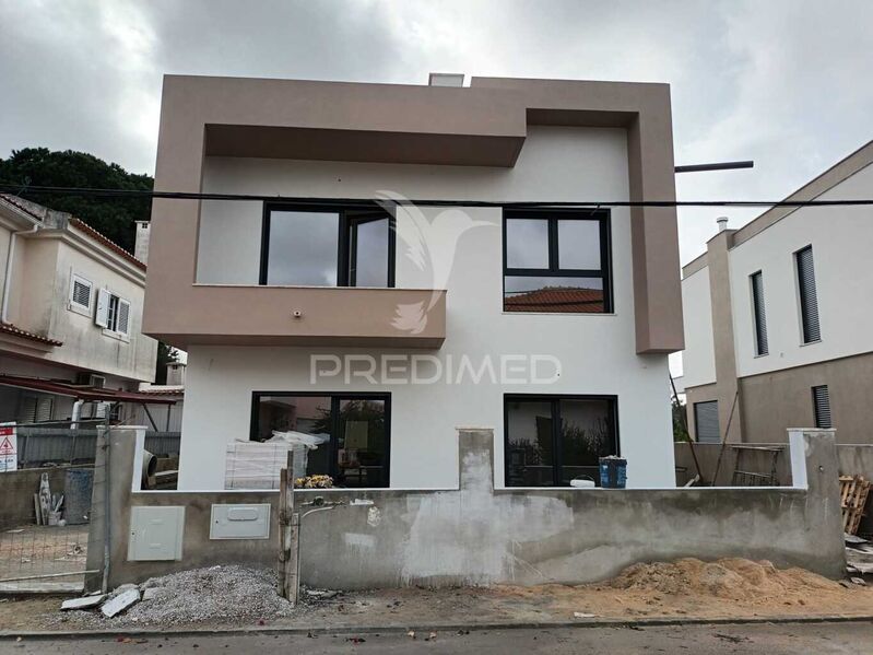 House V5 Isolated Amora Seixal - equipped, balcony, fireplace, backyard, solar panels, garage