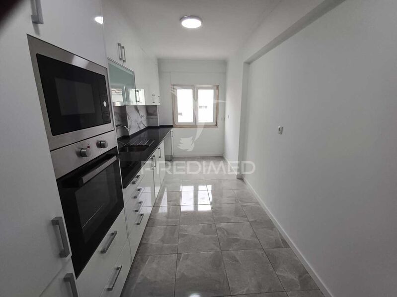 Apartment Modern well located 3 bedrooms Corroios Seixal - swimming pool, double glazing, attic, 1st floor, store room, air conditioning, sound insulation