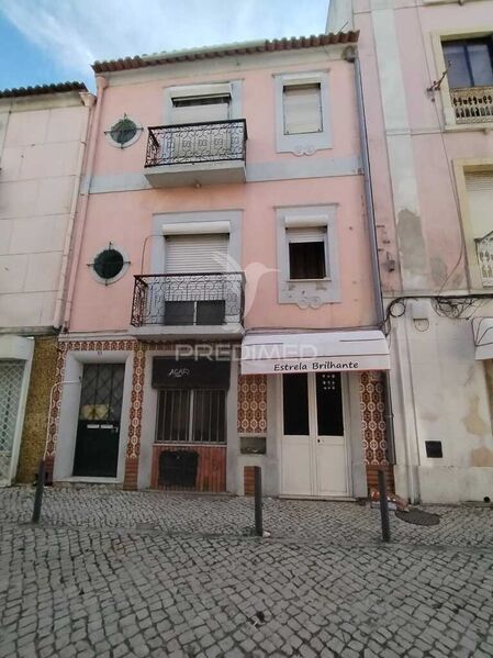 Building Commercial historic area Setúbal - privileged location