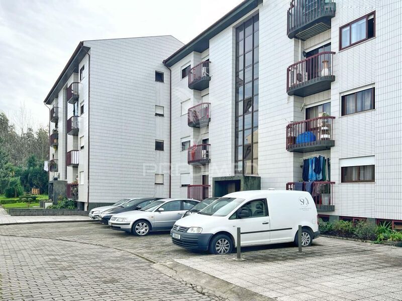 Apartamento bem localizado T3 Fermentões Guimarães - lugar de garagem, varanda, cozinha equipada