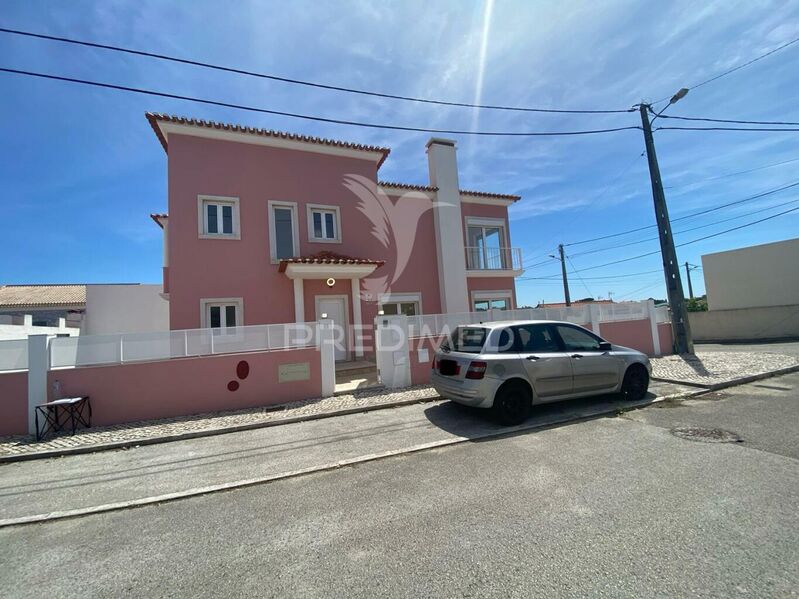 House 4 bedrooms Almada - garden, solar panels, attic, barbecue, swimming pool, terrace, balcony