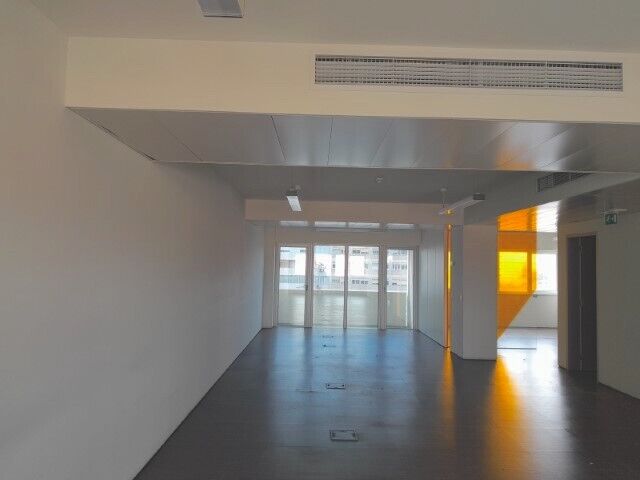 Office near the center Alvalade Lisboa - double glazing, balcony, air conditioning, double glazing