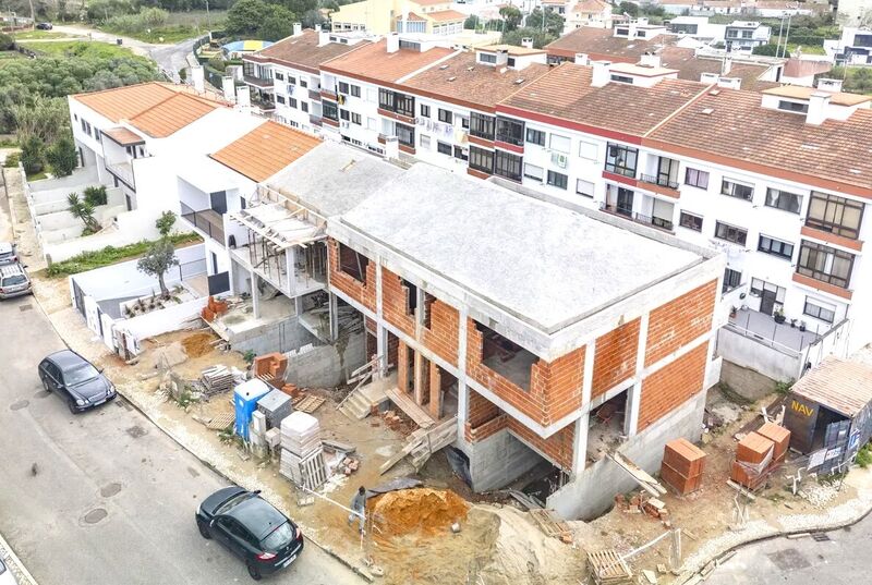 House V3 Semidetached under construction Alcabideche Cascais - equipped kitchen, garden, garage, balcony, swimming pool