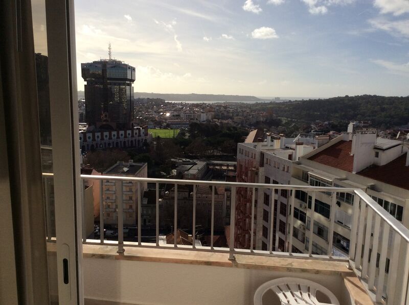 Apartment well located 1 bedrooms Campolide Lisboa - balcony, kitchen