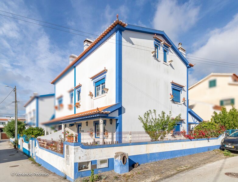 House excellent condition V3 Ericeira Mafra - central heating, barbecue, fireplace, attic