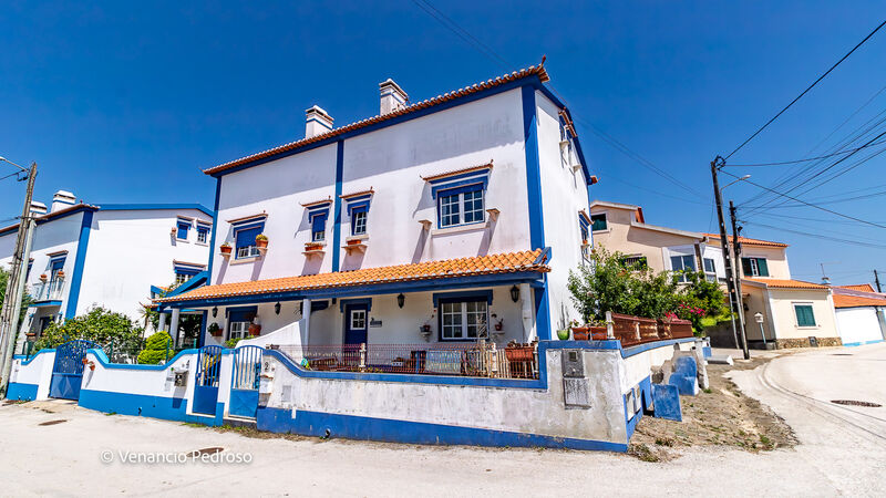 House spacious 3 bedrooms Ericeira Mafra - central heating, fireplace, equipped kitchen, garden, attic