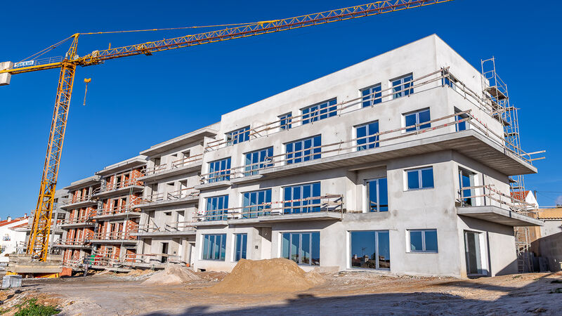 Apartamento novo junto ao centro T4 Ericeira Mafra - varandas, terraço, ar condicionado, cozinha equipada, arrecadação, parqueamento, painéis solares