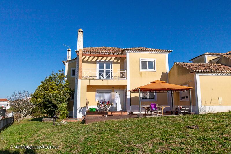 House Isolated in good condition V5 Ericeira Mafra - swimming pool, fireplace, equipped kitchen, central heating, balcony, garage, barbecue