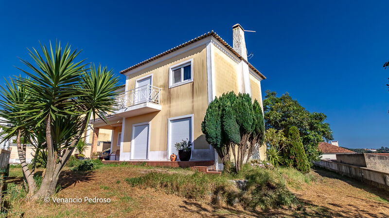 House Isolated in good condition V4 Ericeira Mafra - fireplace, garden, balconies, barbecue, swimming pool, equipped kitchen, balcony, garage, central heating