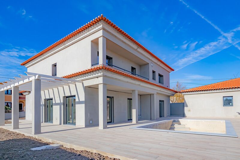 House nieuw V6 Ventosa Torres Vedras - equipped kitchen, balcony, garden, automatic gate, garage, swimming pool, solar panels