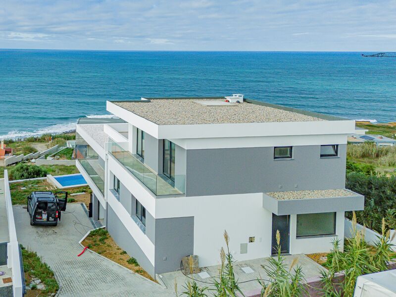 House 4 bedrooms Isolated Ericeira Mafra - garden, swimming pool, equipped kitchen, garage, terrace, sea view, private condominium, balcony, terraces