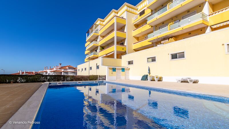 Apartment T4 excellent condition Ericeira Mafra - central heating, balcony, gated community, sea view, fireplace, kitchen, swimming pool