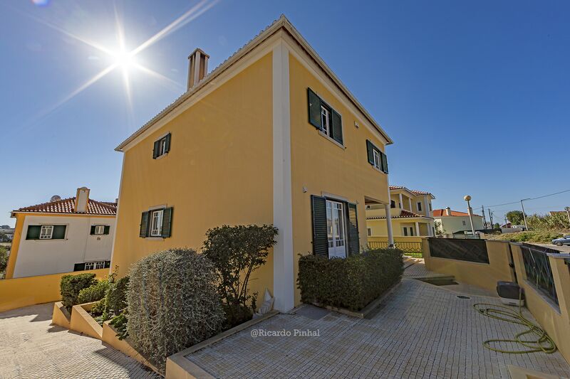 House Isolated 3 bedrooms Charneca Encarnação Mafra - garage, automatic gate, boiler, balcony, barbecue, equipped kitchen