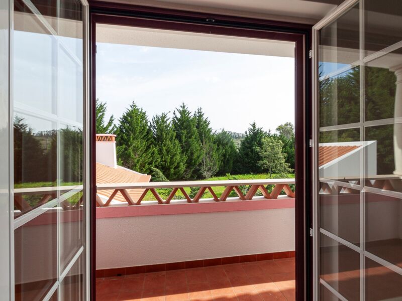 House 4 bedrooms in urbanization Mafra - underfloor heating, terrace, balcony, fireplace, barbecue, equipped kitchen, garden, garage