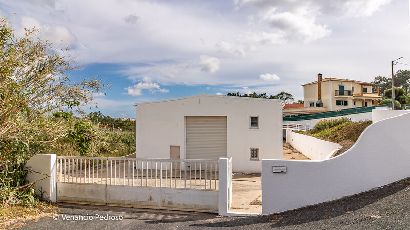 Armazém com 363m2 Ericeira Mafra - estacionamento