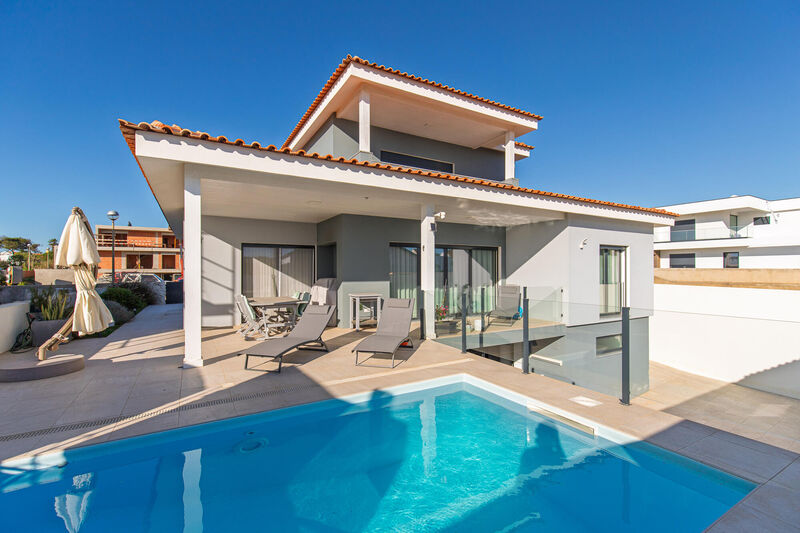 House V3 Ericeira Mafra - balcony, garage, automatic gate, solar panels, equipped kitchen, garden, swimming pool