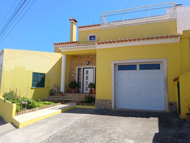House Semidetached excellent condition 4 bedrooms Ericeira Mafra - fireplace, barbecue, terrace, equipped kitchen, store room, balcony, garden, double glazing, garage, attic, automatic gate